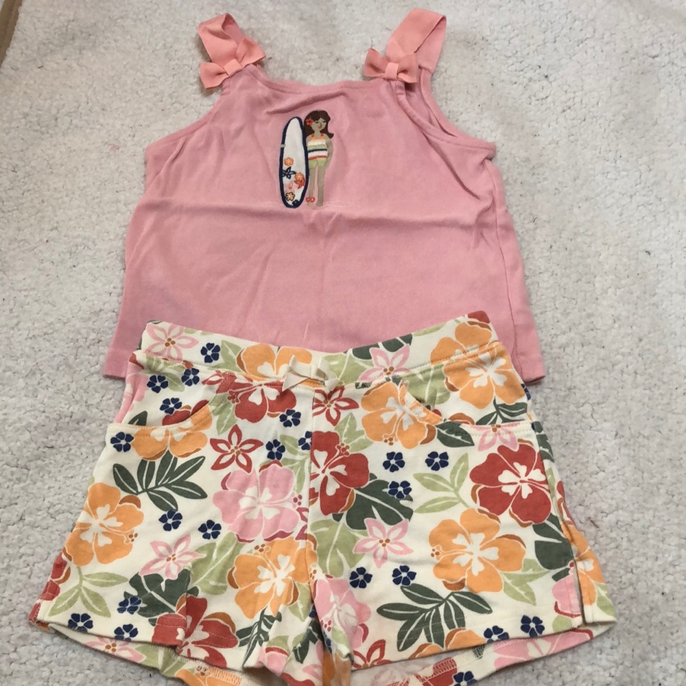 Super cute surfer 🏄‍♀️ outfit!